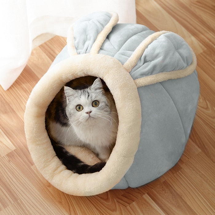 Luxury Enclosed Cat House - Kit & Kibble