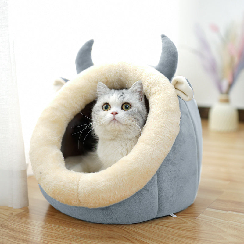 Luxury Enclosed Cat House - Kit & Kibble